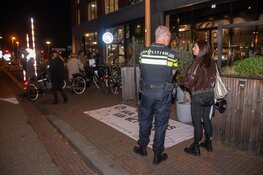 Demonstranten maken herrie bij restaurant in Utrecht