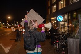 Demonstranten maken herrie bij restaurant in Utrecht