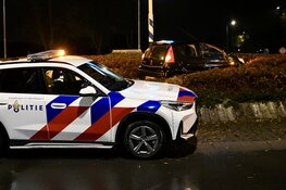 Tweede keer in maand tijd dat auto op rotonde belandt op N484