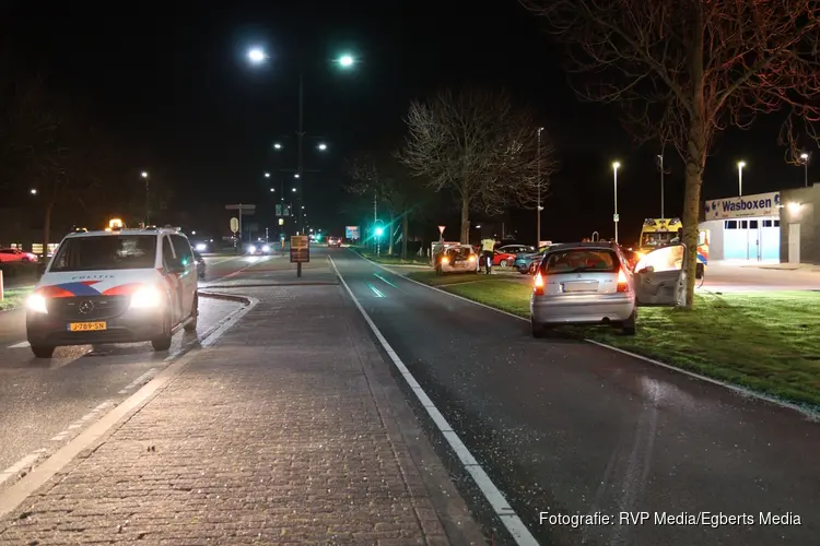 Drie auto's botsten op elkaar bij kettingbotsing in Woerden