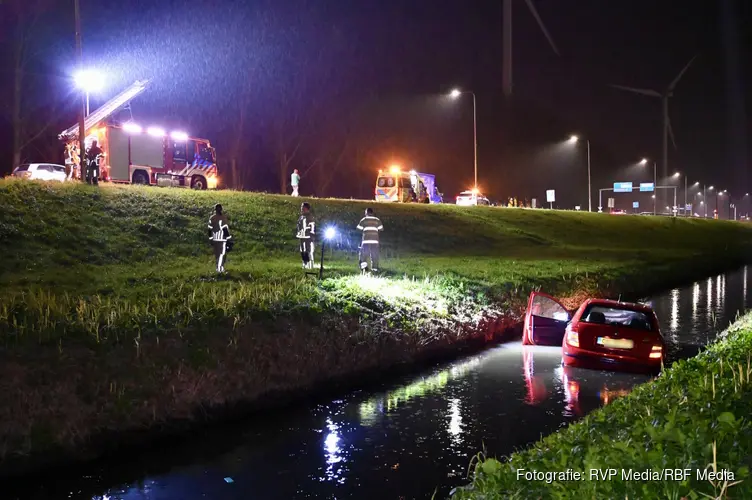 Auto raakt te water op A27 bij Nieuwegein