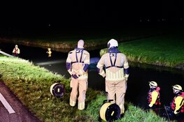 Auto belandt in sloot in Leerdam