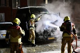 Bedrijfsbus gaat in vlammen op in Leerdam