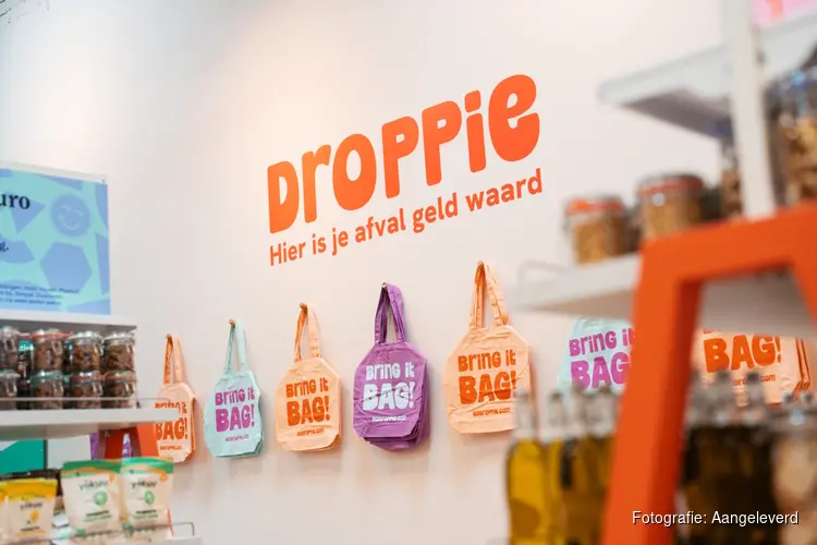 Droppie breidt uit in Utrecht Leidsche Rijn en viert dat door samen met Sint, Recycle Piet, De Plandelman en Rijntje een clean-up event te organiseren