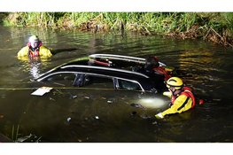 Auto te water na aanrijding met bestelbus in Hei- en Boeicop