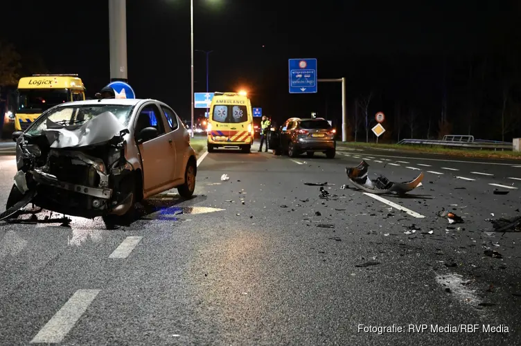 Flinke schade na ongeval tussen twee auto’s op N408