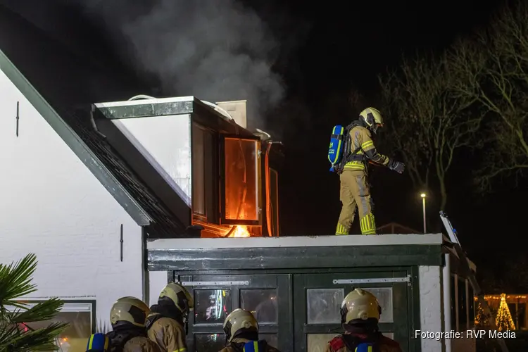 Brand op dak van woning in Woerden