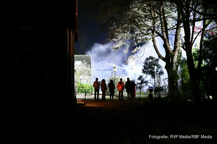 Grote brand in schuur aan Heuvellaan in Tienhoven