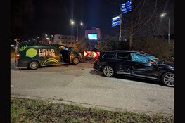 Schade na botsing op rotonde in Woerden