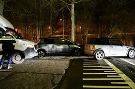 Auto rijdt in op omstanders bij ongeval