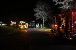 Auto te water aan de Geer in Nieuwland, hulpdiensten massaal ingezet