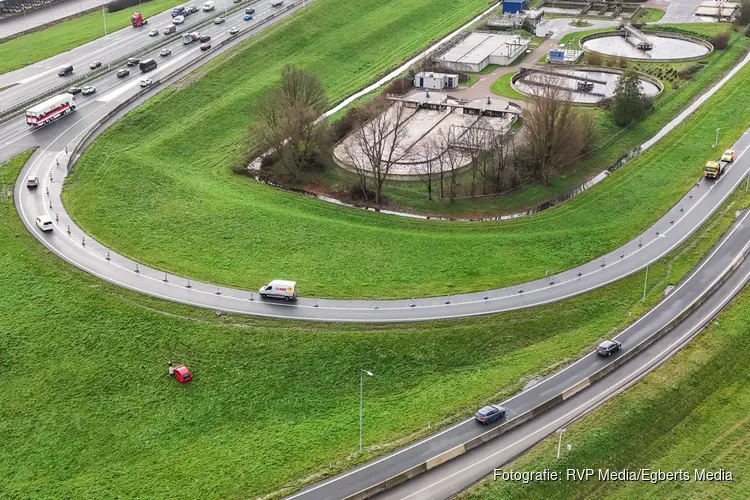 Automobilist raakt van de weg op toerit A27 bij Houten