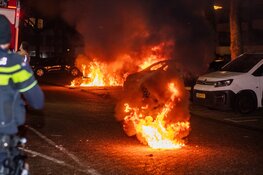 Auto volledig uitgebrand na brand op Peetersdreef in Overvecht