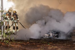 Auto volledig uitgebrand na brand op Peetersdreef in Overvecht