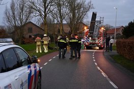 Auto te water aan Nedereindseweg in Utrecht, geen inzittenden aangetroffen