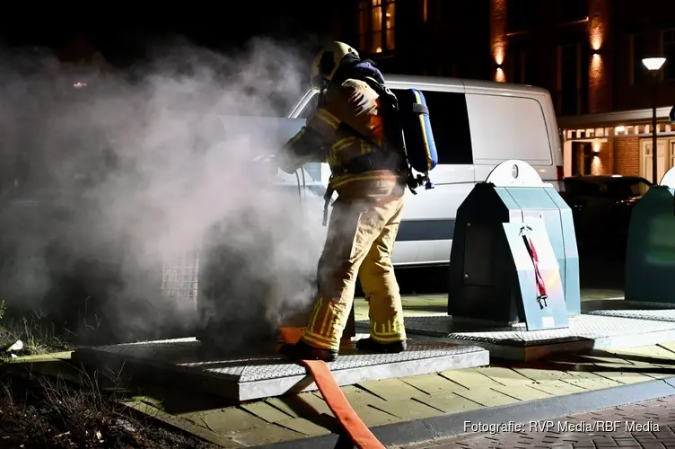 Containerbrand aan de Kollergang in Leerdam zorgt voor flinke rookontwikkeling