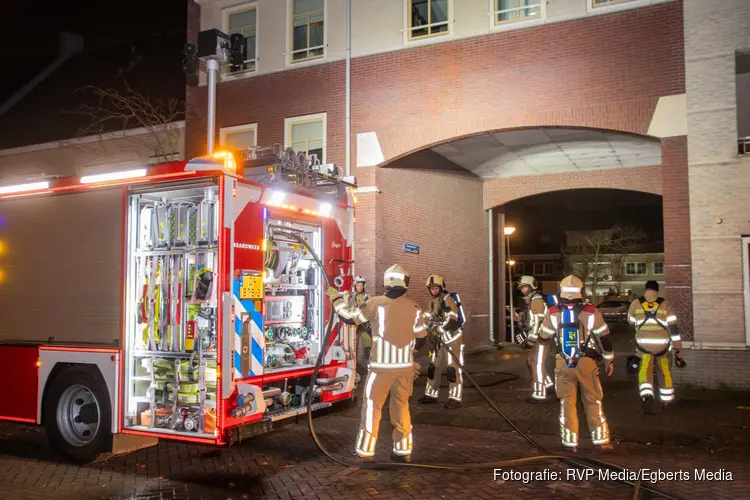 Brand in spouwmuur van appartementencomplex
