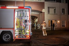 Brand in spouwmuur van appartementencomplex