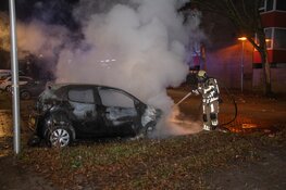 Meerdere voertuigen in brand op Kanaleneiland