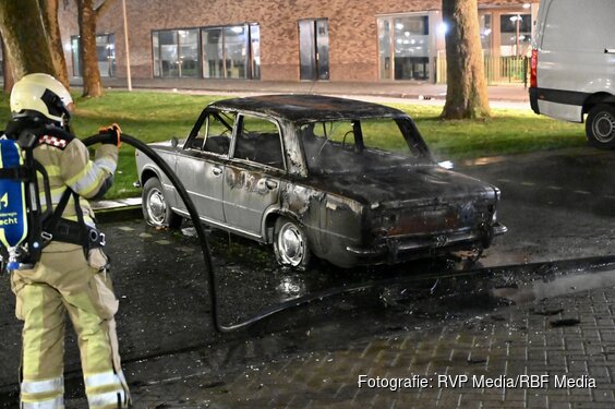 Auto door brand verwoest in Vianen