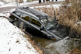 Taxi raakt te water op N234 bij Groenekan