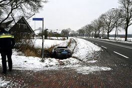 Taxi raakt te water op N234 bij Groenekan