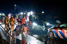 Auto belandt te water in Benschop, één gewonde