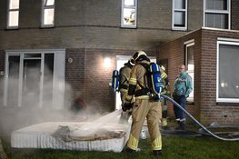 Politie haalt persoon uit brandende woning in Ijsselstein