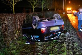 Auto vliegt over de kop bij ongeval op N204