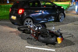 Motorrijder gewond na botsing met auto in Vianen
