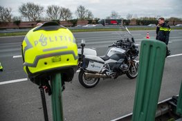 Motoragent naar ziekenhuis na ongeval tijdens controle