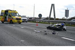 Motorrijder en passagier gewond na aanrijding op A27 bij Hagestein