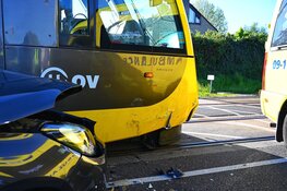 Auto beschadigd na aanrijding met tram