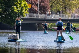 Clean up on Tour in Utrecht: Sportief suppen door de iconische grachten voor een plasticvrije gracht