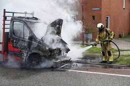 Werkbus volledig uitgebrand in Nieuwegein