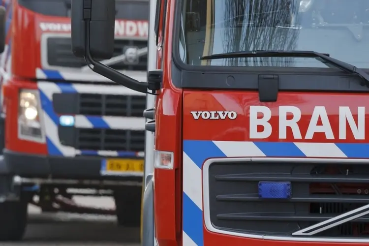 Autobedrijf volledig afgebrand in Bunnik