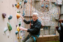 Klimmen met Parkinson viert 1 jaar succes in Nederland: landelijke bijeenkomst bij Neoliet Utrecht