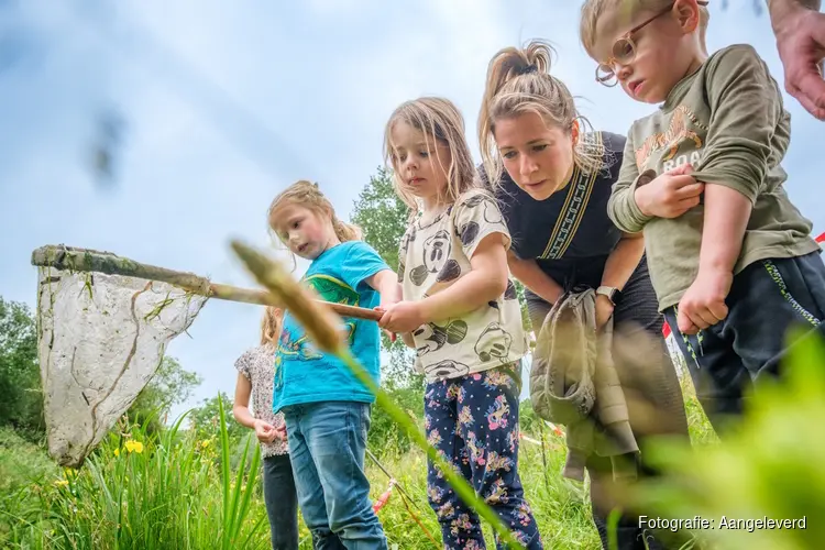 Kinderen ontdekken het leven in de Utrechtse sloot tijdens de Slootjesdagen