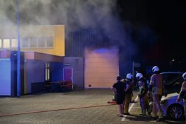 Grote uitslaande brand in bedrijfspand Leerdam
