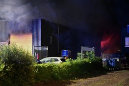 Grote uitslaande brand in bedrijfspand Leerdam