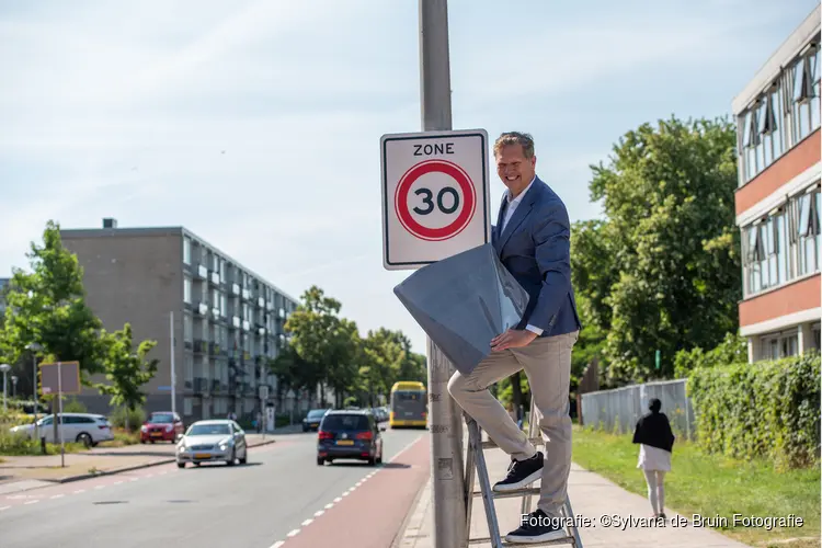 Utrecht zet grote stap naar veiliger verkeer: maximaal 30 km/u op straten die auto's en fietsers met elkaar delen