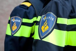 Na verkeerde afslag bus vast op brug in Utrecht